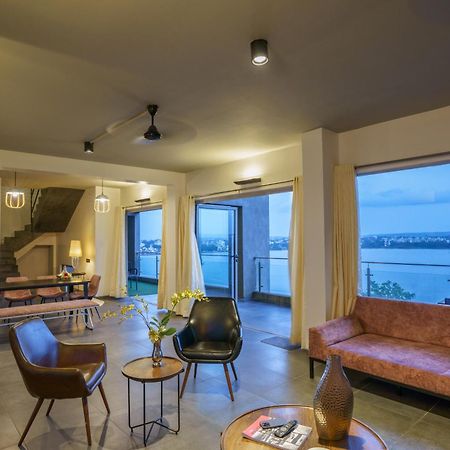 Grey Stone - Lakefront Penthouse Family Rooms Kolhapur Exterior photo