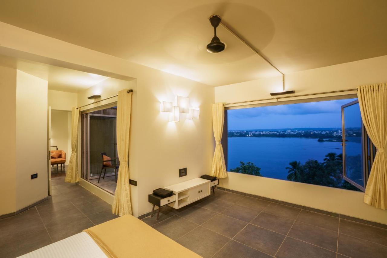 Grey Stone - Lakefront Penthouse Family Rooms Kolhapur Exterior photo