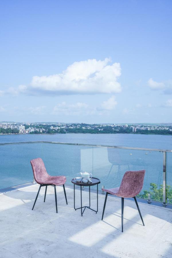 Grey Stone - Lakefront Penthouse Family Rooms Kolhapur Exterior photo