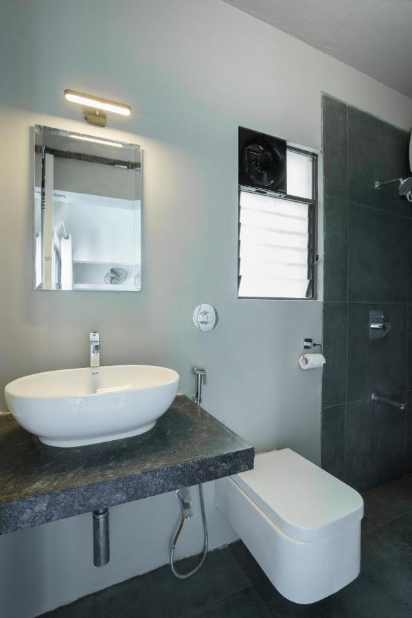 Grey Stone - Lakefront Penthouse Family Rooms Kolhapur Exterior photo