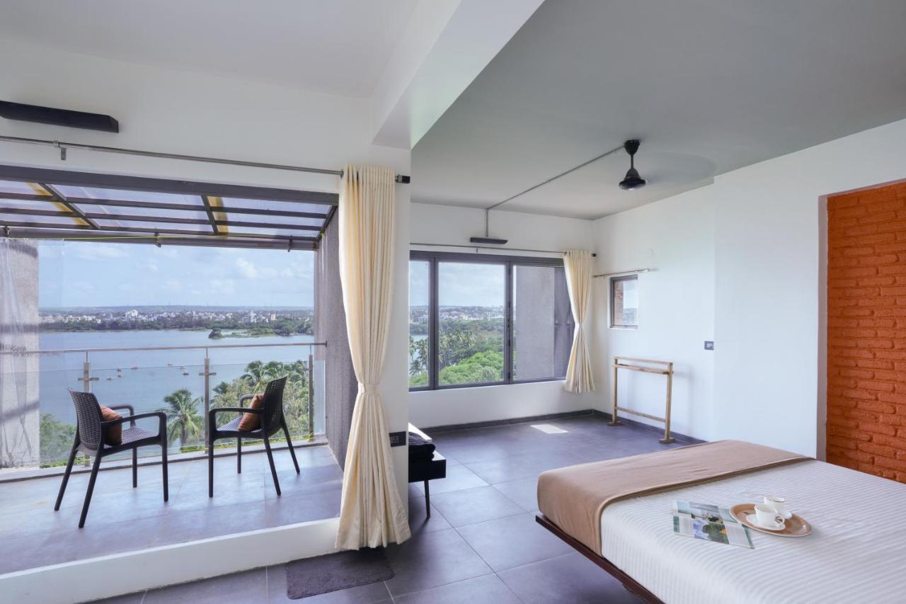 Grey Stone - Lakefront Penthouse Family Rooms Kolhapur Exterior photo