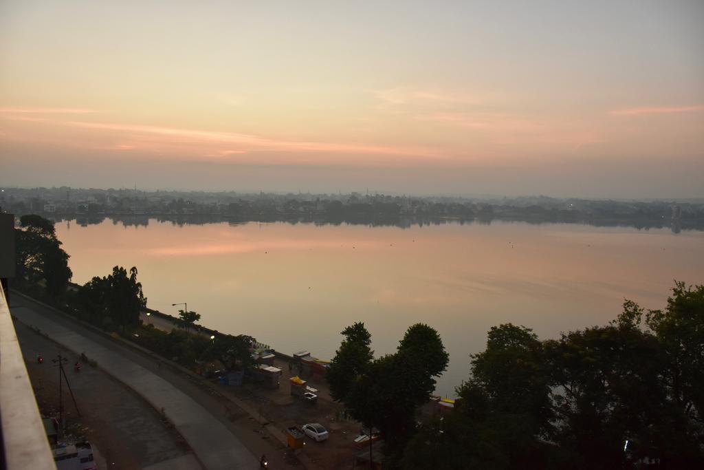 Grey Stone - Lakefront Penthouse Family Rooms Kolhapur Exterior photo